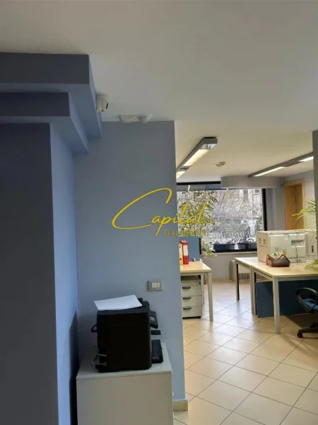 Tirane, jepet me qera ambjent biznesi Kati 0, 220 m² 2.500 € (PAZARI I RI)