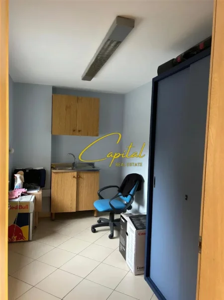 Tirane, jepet me qera ambjent biznesi Kati 0, 220 m² 2.500 € (PAZARI I RI)