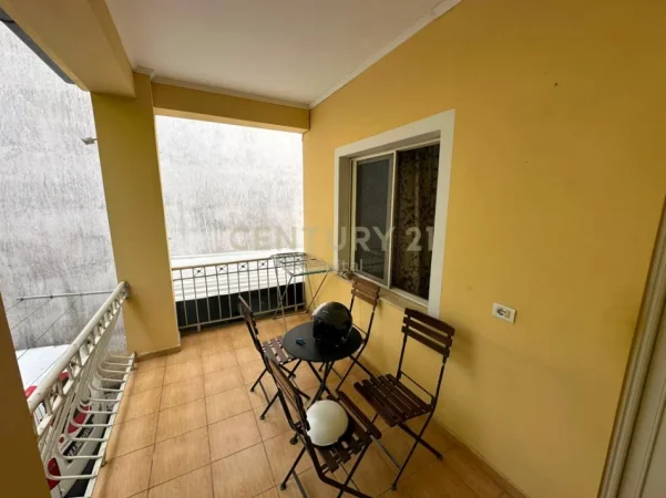 Tirane, jepet me qera apartament 2+1 Kati 1, 270 m² 1.000 € (ali demi)