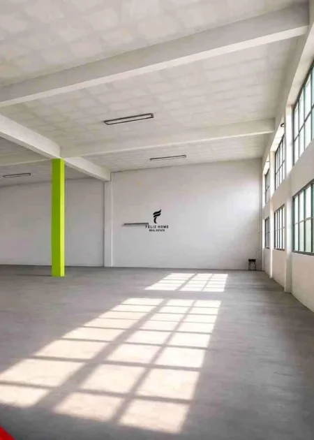 Tirane, shitet magazine , 2.120 m² 1.190.000 € (AUTOSTRADA TIRANE- DURRES)