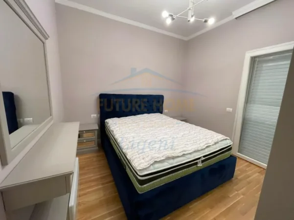 Tirane, jepet me qera apartament 1+1+Ballkon Kati 1, 64 m² 700 € (Kopshti Botanik)