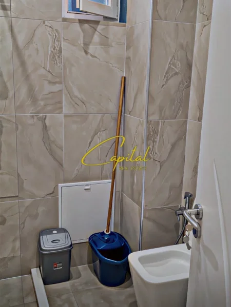 Tirane, jepet me qera apartament 1+1 Kati 1, 65 m² 650 € (STACIONI TRENIT)