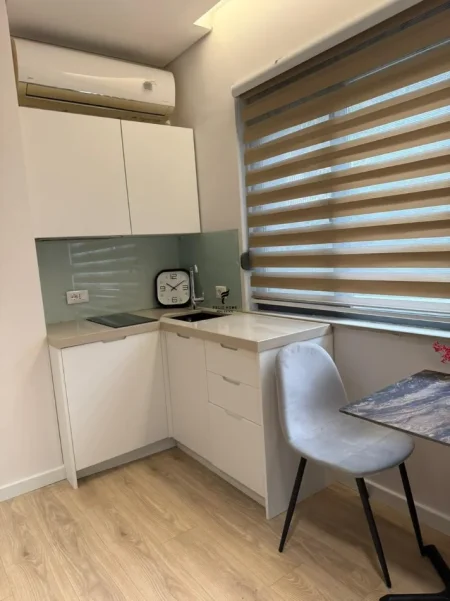 Tirane, jepet me qera garsonier Kati 1, 80 m² 1.300 € (9 KATESHET)