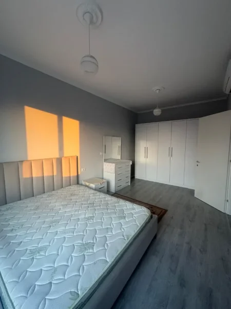 Tirane, jepet me qera apartament 2+1+Ballkon Kati 4, 86 m² 650 € (Rruga Jordan Misja)