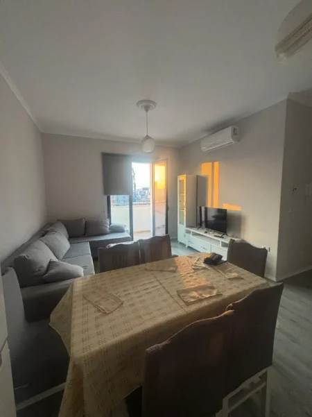 Tirane, jepet me qera apartament 2+1+Ballkon Kati 4, 86 m² 650 € (Rruga Jordan Misja)