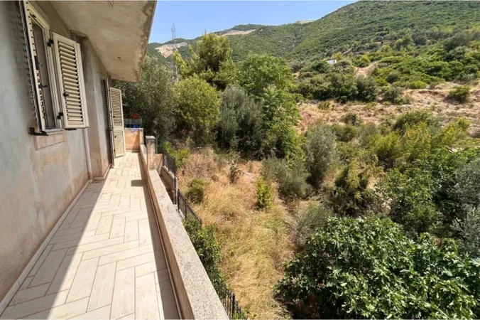 Vlore - Lungomare, shitet Vile 3+1+Ballkon , 250 m² 230.000 € (Rruga Stefano Pano, Vlore)