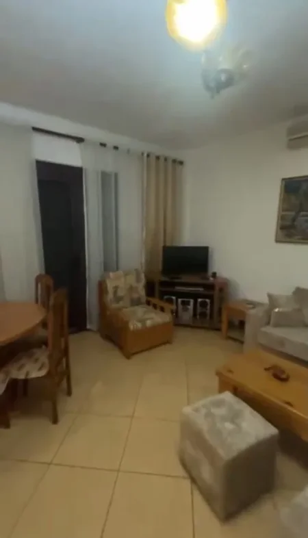 Tirane, jepet me qera apartament 2+1 Kati 1, 100 m² 500 € (Kristal Center)