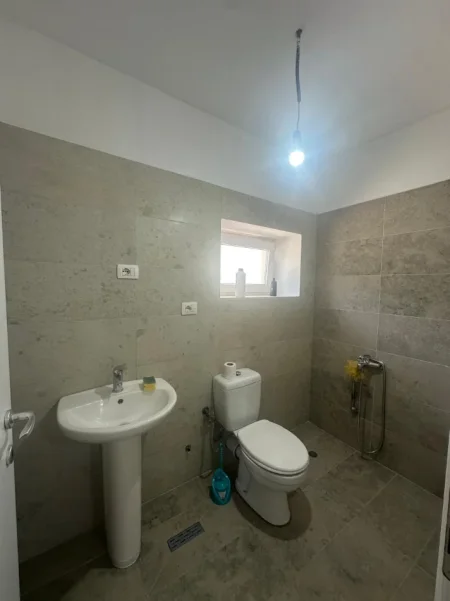 Tirane, jepet me qera shtepi Vile 2 Katshe Kati 2, 500 m² 600 € (Yzberisht 2)