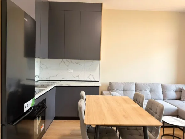 Tirane, jepet me qera apartament 2+1 Kati 8, 80 m² 700 € (bulevardi i ri)