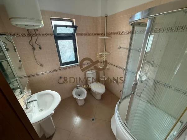 Tirane, jepet me qera Vile Vile 2 Katshe Kati 2, 1.500 m² 1.200 € (Kombinat)
