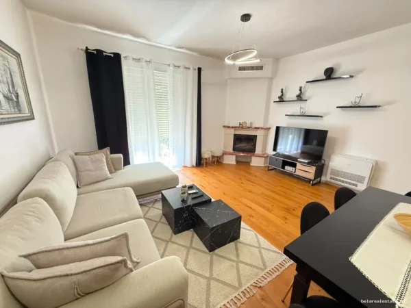 Tirane, jepet me qera apartament 2+1+Ballkon Kati 1, 95 m² 1.200 € (TEG)