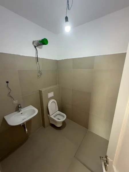 Me Qira - 3 Ambiente Pune 2wc & 1Bllkn || Kati i 8-të || (📍Porcelan - Kompleksi ASL, Godina 1), me pamje fantastike || 105 m² Çmimi: 55,000 Leke/Muaj