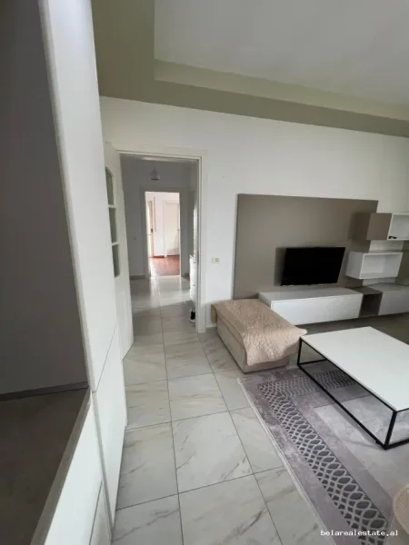 Tirane, jepet me qera apartament 2+1+Ballkon Kati 8, 100 m² 700 € (Rruga e Elbasanit)
