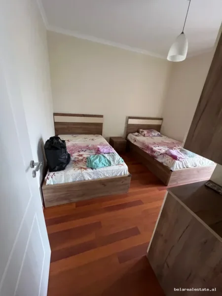 Tirane, jepet me qera apartament 2+1+Ballkon Kati 8, 100 m² 700 € (Rruga e Elbasanit)
