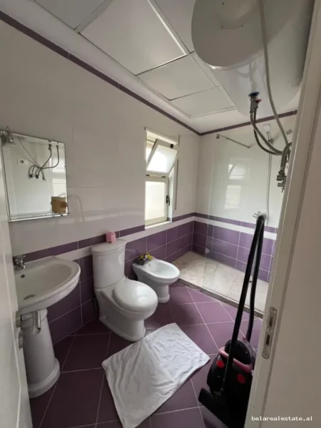 Tirane, jepet me qera apartament 2+1+Ballkon Kati 8, 100 m² 700 € (Rruga e Elbasanit)