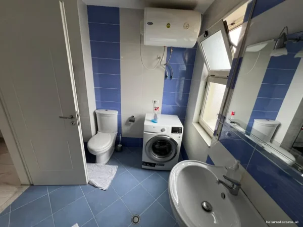 Tirane, jepet me qera apartament 2+1+Ballkon Kati 8, 100 m² 700 € (Rruga e Elbasanit)