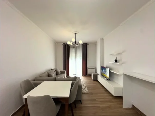 Tirane, jepet me qera apartament 1+1 Kati 1, 100 m² 700 € (TEG)
