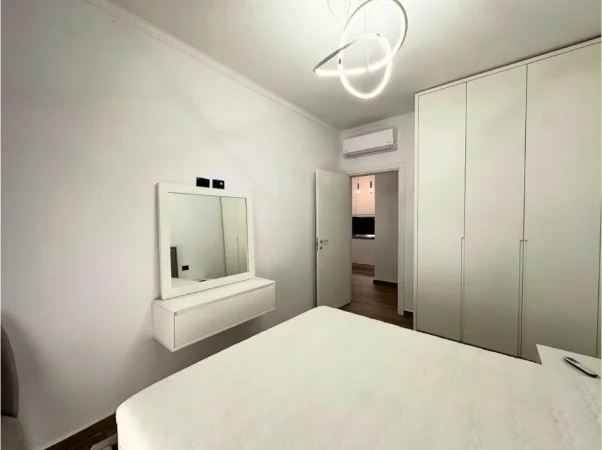 Tirane, jepet me qera apartament 1+1 Kati 1, 100 m² 700 € (TEG)
