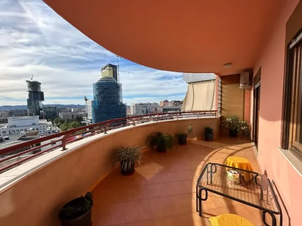 Tirane, jepet me qera apartament 1+1+Ballkon Kati 10, 85 m² 800 € 