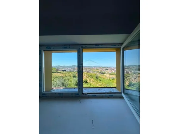 Tirane, shitet apartament 2+1 Kati 4, 93 m² (Farke)