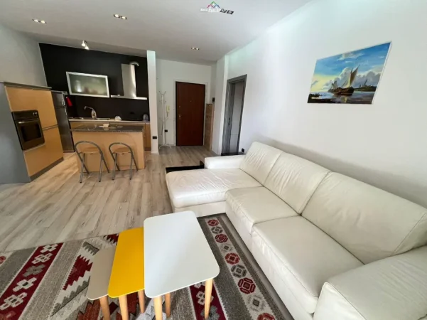 Tirane, jepet me qera apartament 1+1+Ballkon Kati 8, 65 m² 750 € (Rruga e Elbasanit)