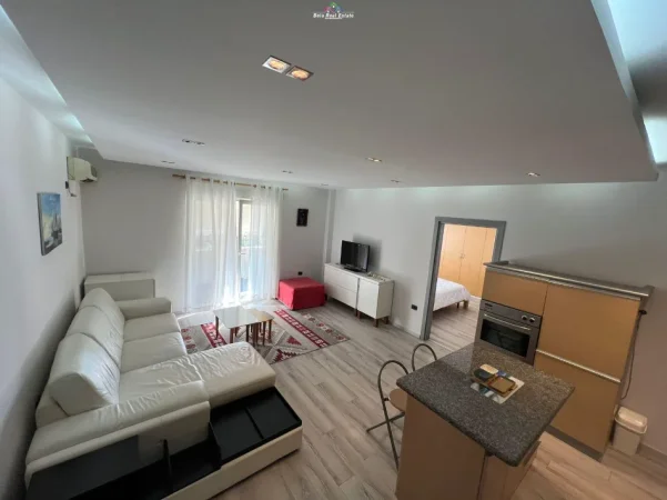 Tirane, jepet me qera apartament 1+1+Ballkon Kati 8, 65 m² 750 € (Rruga e Elbasanit)