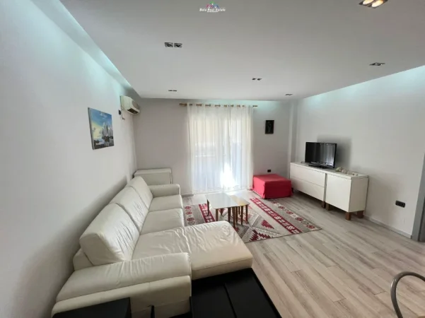 Tirane, jepet me qera apartament 1+1+Ballkon Kati 8, 65 m² 750 € (Rruga e Elbasanit)