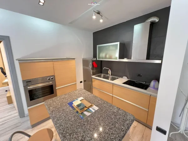 Tirane, jepet me qera apartament 1+1+Ballkon Kati 8, 65 m² 750 € (Rruga e Elbasanit)