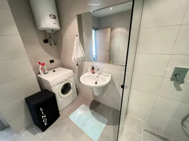 Tirane, jepet me qera apartament 1+1+Ballkon Kati 8, 65 m² 750 € (Rruga e Elbasanit)