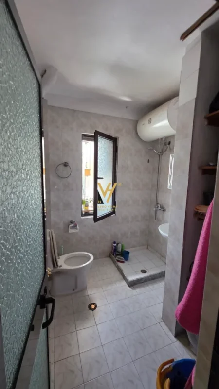 Tirane, shitet apartament 1+1 Kati 4, 52 m² 136.000 € (RRUGA E KAVAJES)