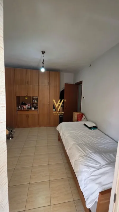 Tirane, shitet apartament 1+1 Kati 4, 52 m² 136.000 € (RRUGA E KAVAJES)