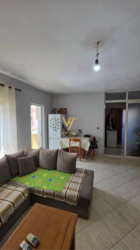 Tirane, shitet apartament 1+1 Kati 4, 52 m² 136.000 € (RRUGA E KAVAJES)