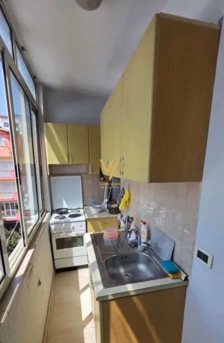 Tirane, shitet apartament 1+1 Kati 4, 52 m² 136.000 € (RRUGA E KAVAJES)