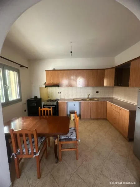 Tirane, jepet me qera Vile Vile 3 Katshe Kati 3, 190 m² 4.000 € (Allias)