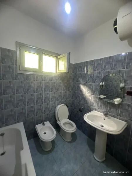 Tirane, jepet me qera Vile Vile 3 Katshe Kati 3, 190 m² 4.000 € (Allias)