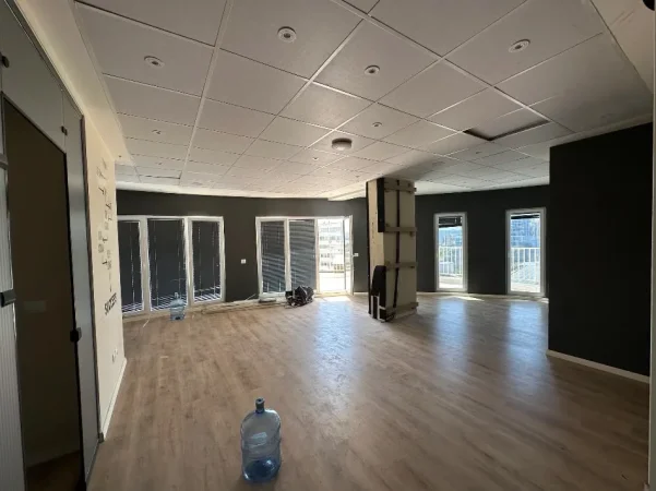 Tirane, jepet me qera zyre Kati 9, 224 m² 2.300 € (ZOGU I ZI)