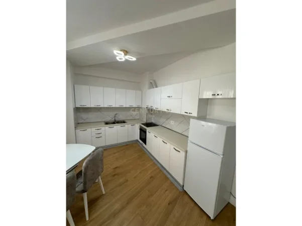 Tirane, jepet me qera apartament 2+1 Kati 3, 110 m² 600 € (astir urban gate)