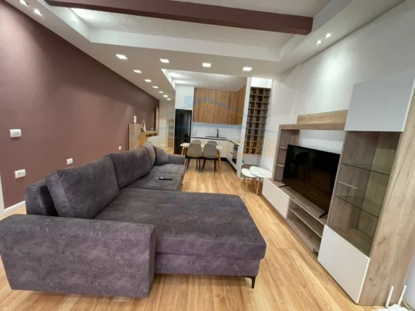 Tirane, jepet me qera apartament 1+1+Ballkon Kati 3, 73 m² 750 € (kopshti zoologjik)