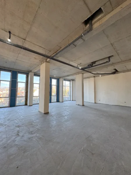 Tirane, shitet nga Pronari, pa-komision ambjent biznesi Kati 1, 550 m²