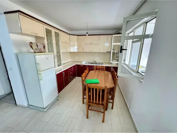 💥Tirane, jepet me qera apartament 2+1+Ballkon Kati 5, 94 m², Çmimi 40.000 Lekë të Reja, (Përball Casa Italia, Terminali, Tiranë)