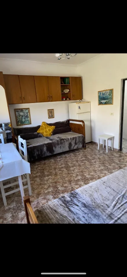 Tirane, jepet me qera garsonier 1+1 Kati 3, 44 m² 420 € (Bar Oslo Rruga Bardhyl)