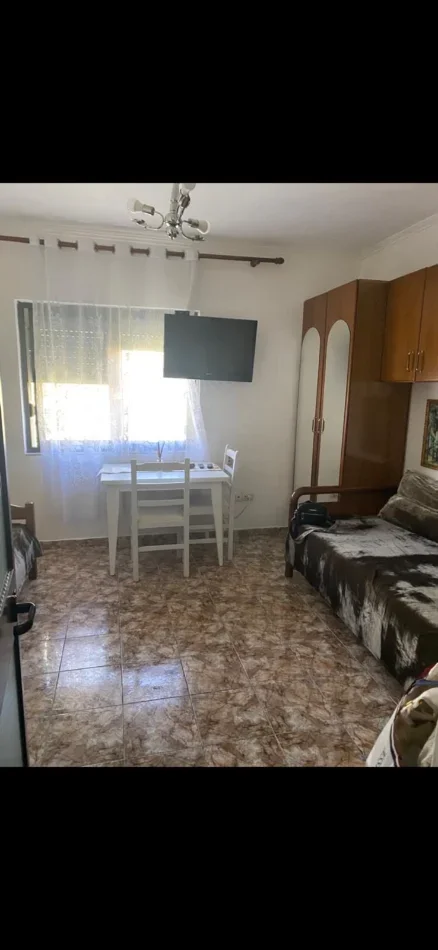 Tirane, jepet me qera garsonier 1+1 Kati 3, 44 m² 420 € (Bar Oslo Rruga Bardhyl)