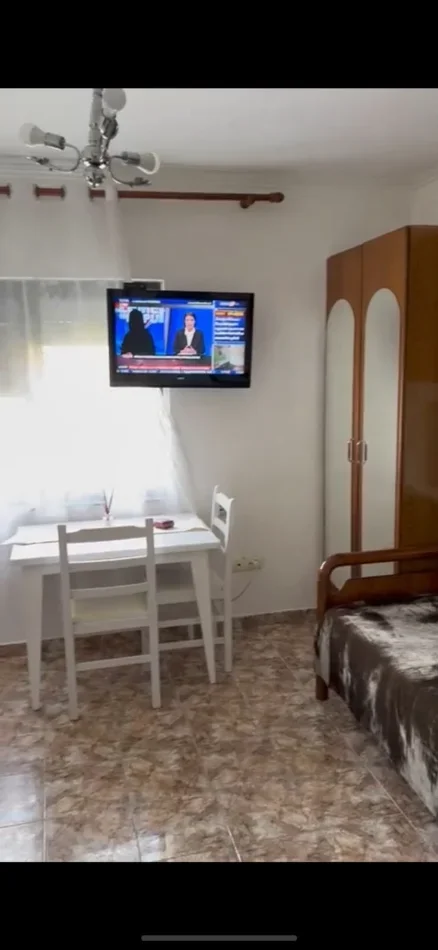 Tirane, jepet me qera garsonier 1+1 Kati 3, 44 m² 420 € (Bar Oslo Rruga Bardhyl)