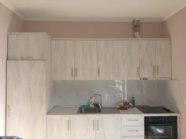 Shqiperi, jepet me qera apartament Kati 9, 63 m² 500 € (Trio tower)