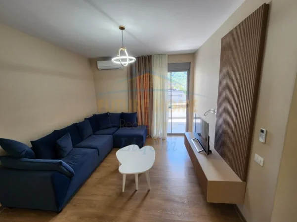 Tirane, jepet me qera apartament 2+1+Ballkon Kati 4, 100 m² 750 € (Liqeni i Thate)