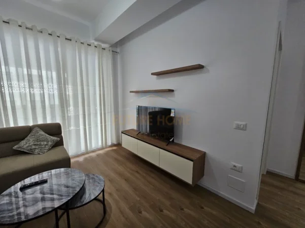 Tirane, jepet me qera apartament 1+1+Ballkon Kati 4, 45 m² 450 € (Ali Demi)