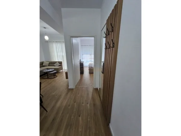 Tirane, jepet me qera apartament 1+1+Ballkon Kati 4, 45 m² 450 € (Ali Demi)