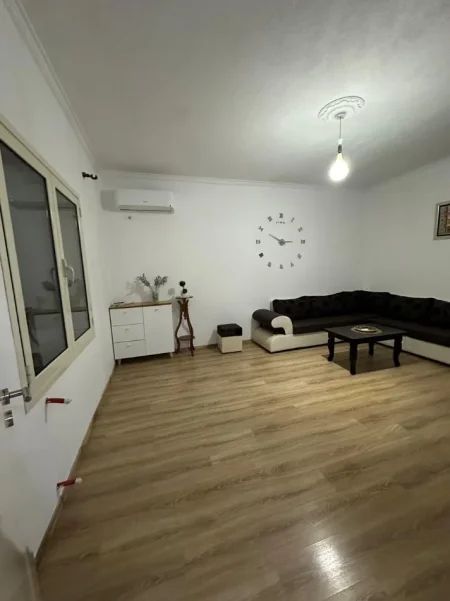 Tirane, jepet me qera apartament 2+1 Kati 0, 400 € (Rruga Osma)