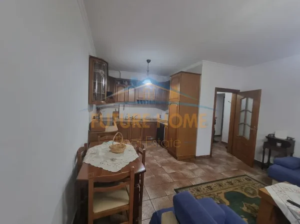 Tirane, jepet me qera apartament 2+1+Ballkon Kati 9, 88 m² 600 € (Selvia)