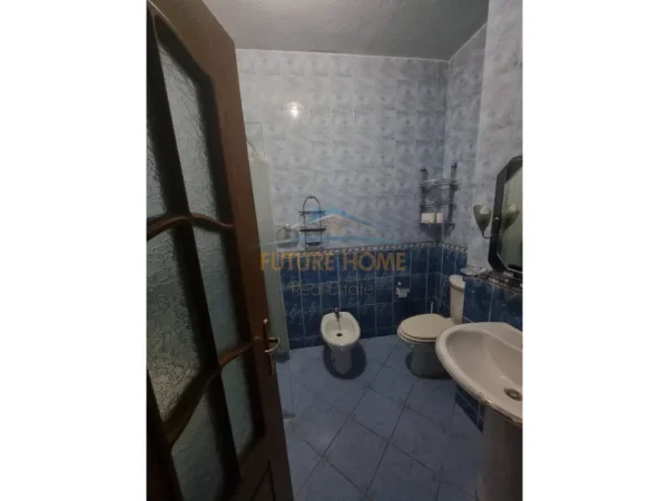 Tirane, jepet me qera apartament 2+1+Ballkon Kati 9, 88 m² 600 € (Selvia)